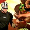Rey Mysterio Faces 7-Foot-3 Omos in Las Vegas as Lucha Libre AAA Makes U.S. Debut