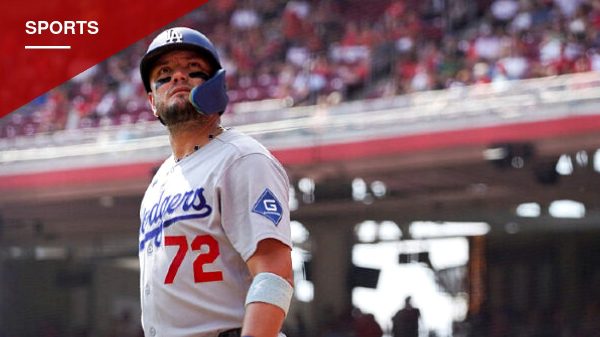Dodgers' Miguel Rojas Passes U.S. Citizenship Test During Playoffs