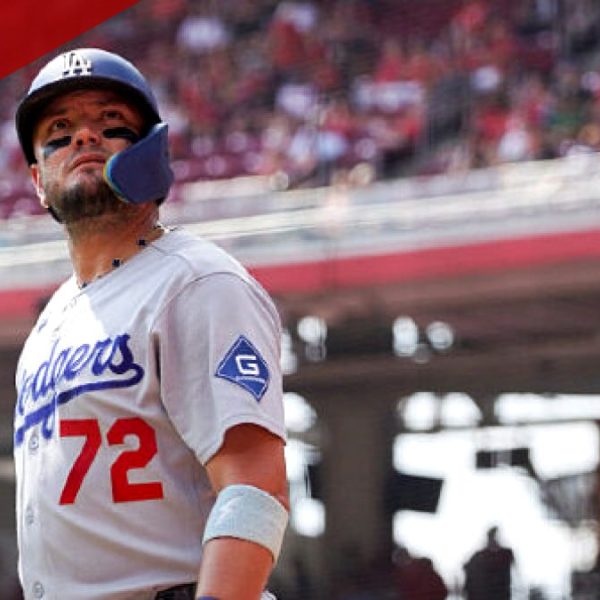 Dodgers' Miguel Rojas Passes U.S. Citizenship Test During Playoffs