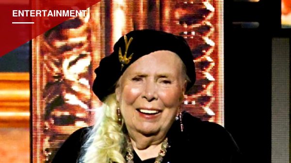 Joni Mitchell Becomes U.S. Citizen After 62 Years in the Country