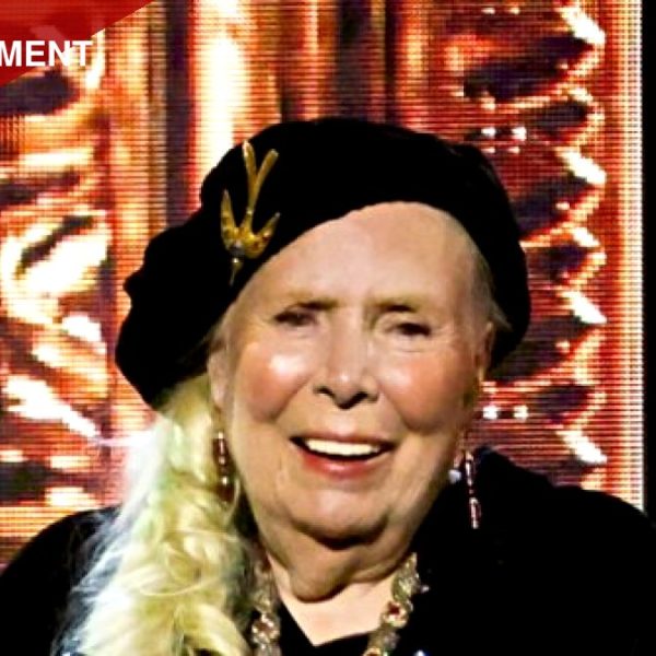 Joni Mitchell Becomes U.S. Citizen After 62 Years in the Country