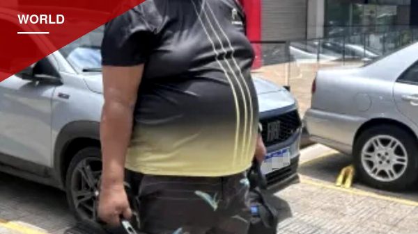 Man Sells Belongings, Travels 1,200 Miles to Meet Girlfriend Who Turned Out to Be AI